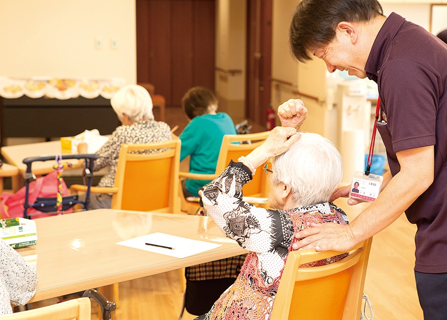 医療法人康仁会 西の京病院直営、サービス付き高齢者向け住宅、メビウスまほろばデイサービスセンター （まほろば学園）。授業スタイルのレクリエーションが人気！ 楽しみながら脳活、コミュニケーション