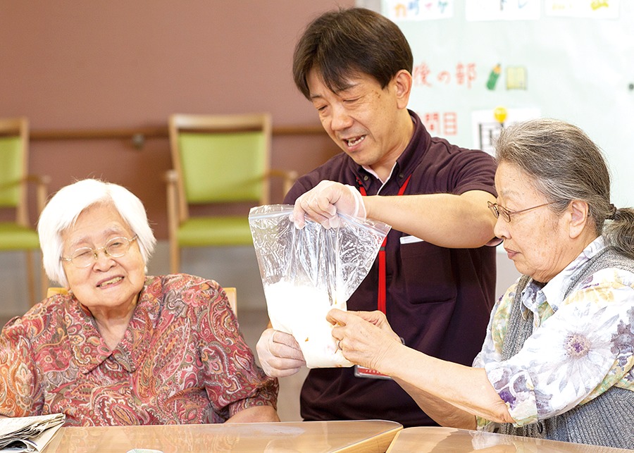 医療法人康仁会 西の京病院直営、サービス付き高齢者向け住宅、メビウスまほろばデイサービスセンター （まほろば学園）。授業スタイルのレクリエーションが人気！ 楽しみながら脳活、コミュニケーション