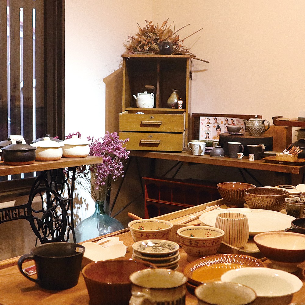 奈良市　器、雑貨、ならまち、つばめ、ギャラリー、信楽焼、木工小物