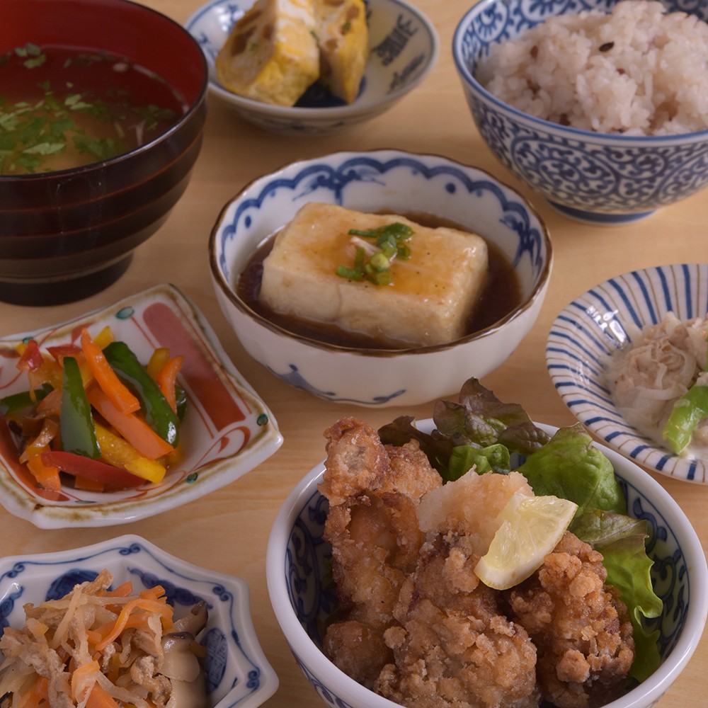奈良オモテナシ食堂　奈良市　お昼ごはん　和食