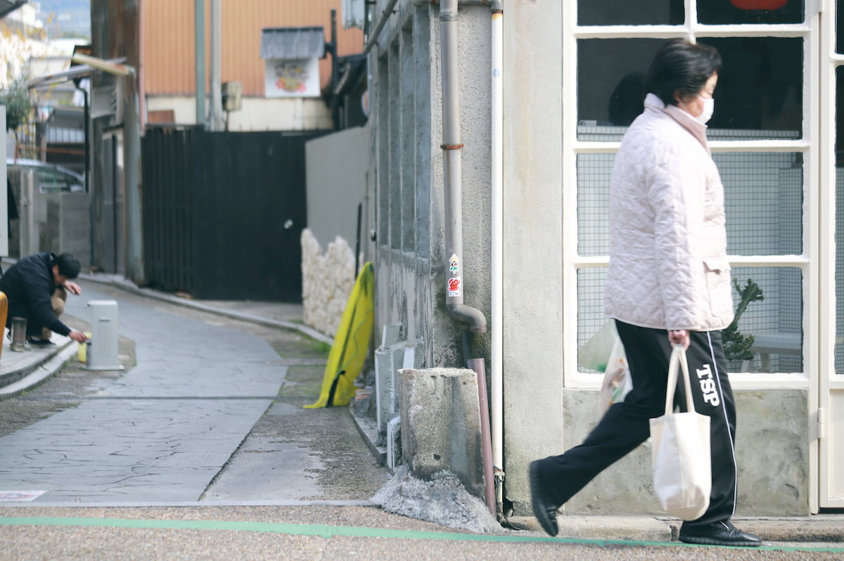 割れた石柱。「川」って書いてる。