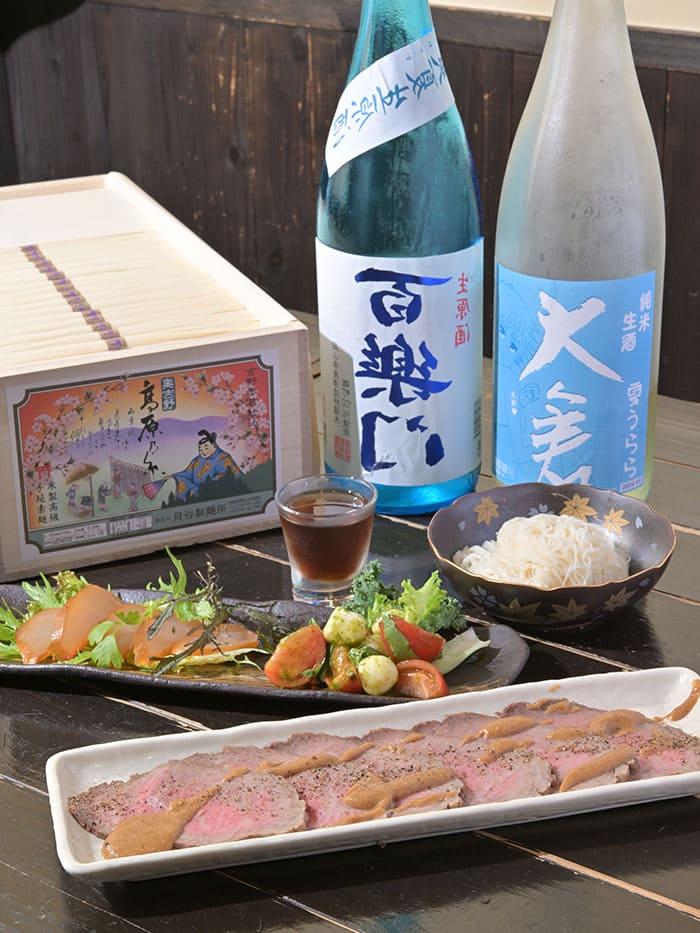 手前から『ローストビーフ 胡麻味噌だれ』、『カジキのスモーク、フルーツトマト＆モッツアレラのカプレーゼ』、『素麺』