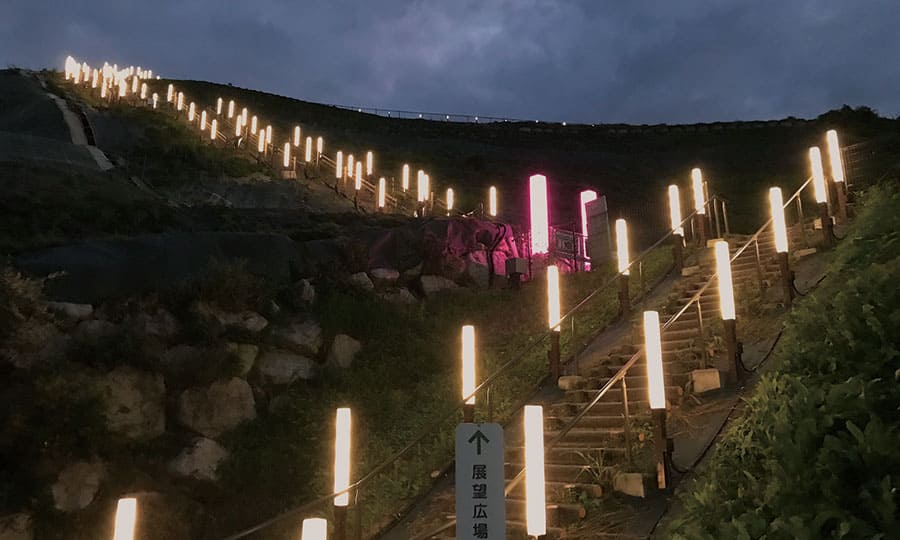 日没から21時までフットライトが点灯♪