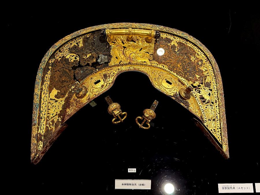 金銅製鞍金具（後輪）