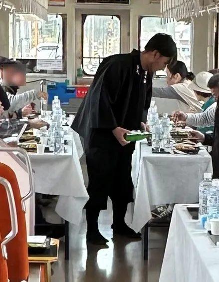 利き酒とれいんの車内の様子