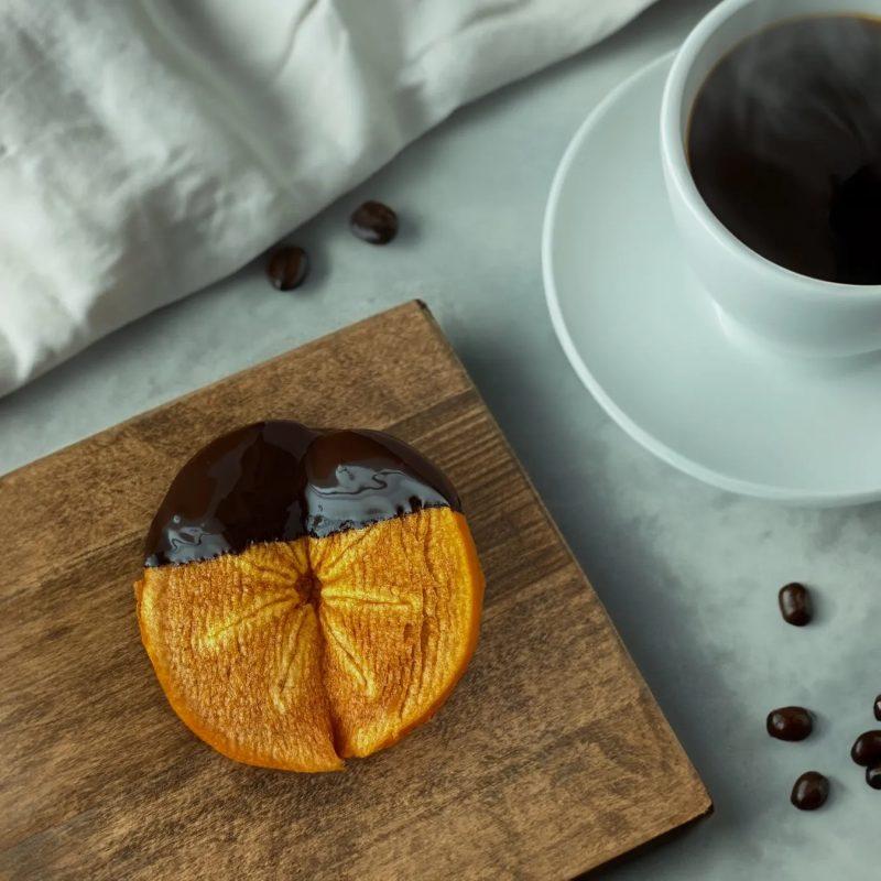 チョコレートがけのオレンジとコーヒー